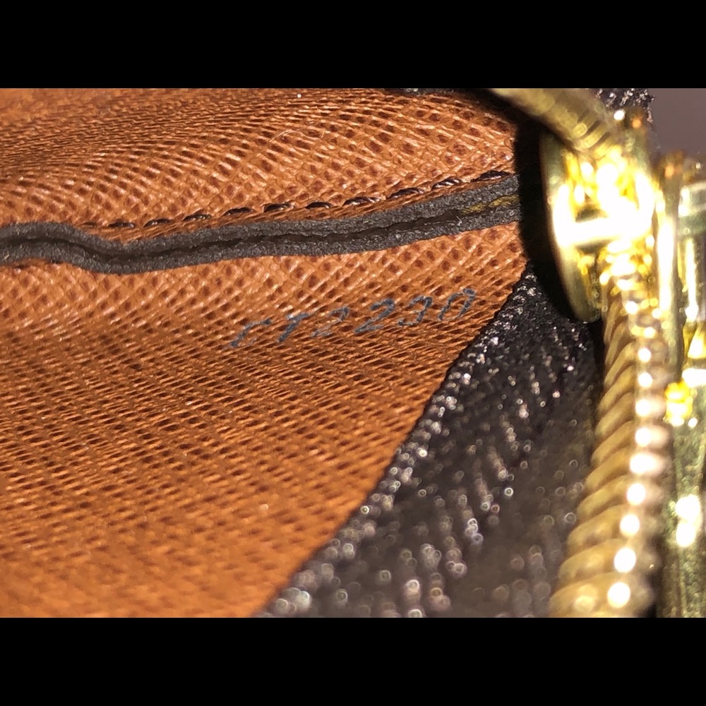 SOLD!   Louis Vuitton key pouch, brand new - Picture 9 of 9